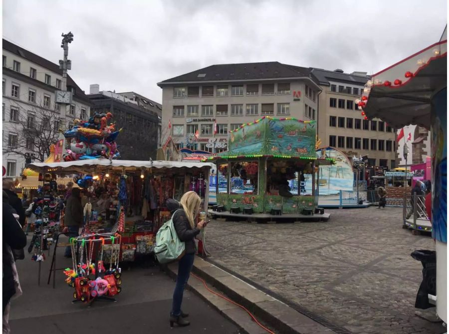 Auch auf dem Barfüsserplatz sind nur wenige Menschen anzutreffen.