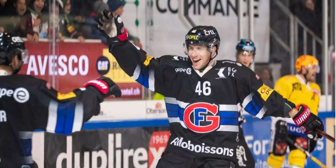 Matthias Rossi jubelt nach seinem Tor für Fribourg-Gottéron. Matthias Rossi jubelt nach seinem Tor für Fribourg-Gottéron.