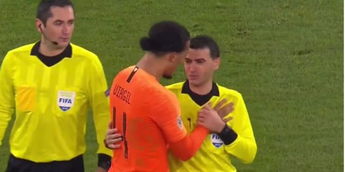 Hollands Virgil van Dijk tröstet Schiri Hategan. Hollands Virgil van Dijk tröstet Schiri Hategan.