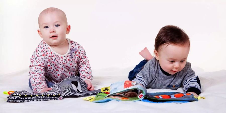 Värsli, Fingerspiele, Bücher und Reime bieten Kindern optimale Voraussetzungen, um sprechen zu lernen.