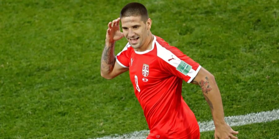 Aleksandar Mitrovic (Serbein) feiert einen Treffer (Archivbild).