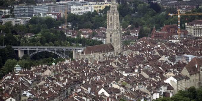 Blick auf die Altstadt von Bern und das Berner Münster - Keystone bern münster