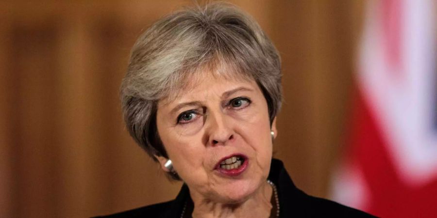 Theresa May, Premierministerin von Grossbritannien, spricht in der Downing Street in London.