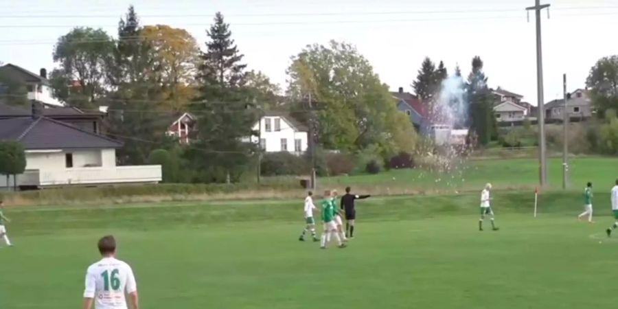 Funken sprühen beim Spiel zwischen Selbak und Vestfossen.