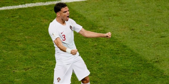 Pepe bestätigt sein Ende noch nicht. Pepe, Fussballspieler, schreit.