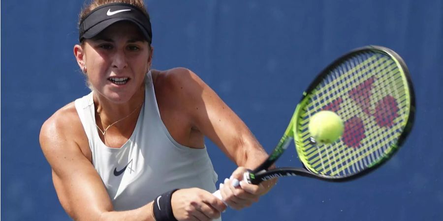 Belinda Bencic schlägt eine Rückhand an den US Open 2018 (Archivbild).