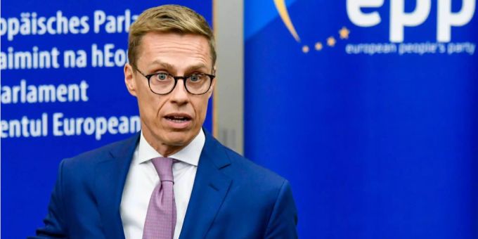 Der finnische Ex-Regierungschef Alexander Stubb an einer Pressekonferenz. Der finnische Ex-Regierungschef Alexander Stubb an einer Pressekonferenz.