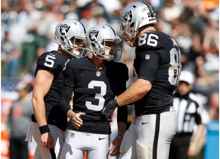 Die Raiders holen sich den ersten Sieg der Saison. Beim 45:42-Erfolg in der Overtime gegen die Cleveland Browns, finden QB Derek Carr und Wide Receiver Amari Cooper endlich zueinander – 128 Yards und ein Touchdown machen Hoffnung auf eine erfolgreiche nächste Woche.