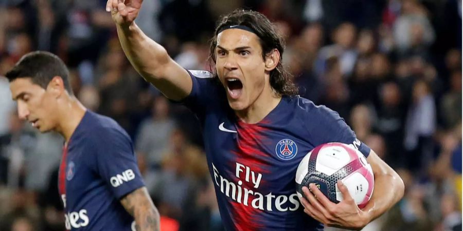 Edinson Cavani reklamiert, nachdem sein Tor gegen Saint-Etienne aberkannt wurde.