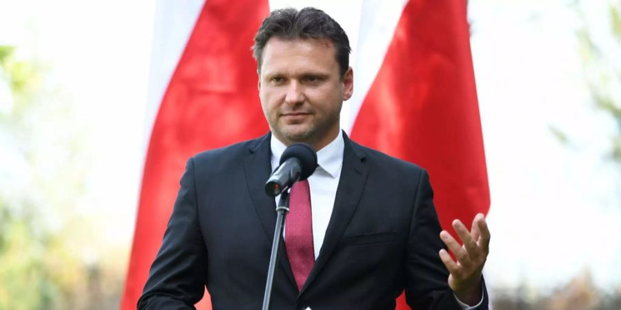 Radek Vondracek, tschechischer Parlamentspräsident, spricht vor der Presse.