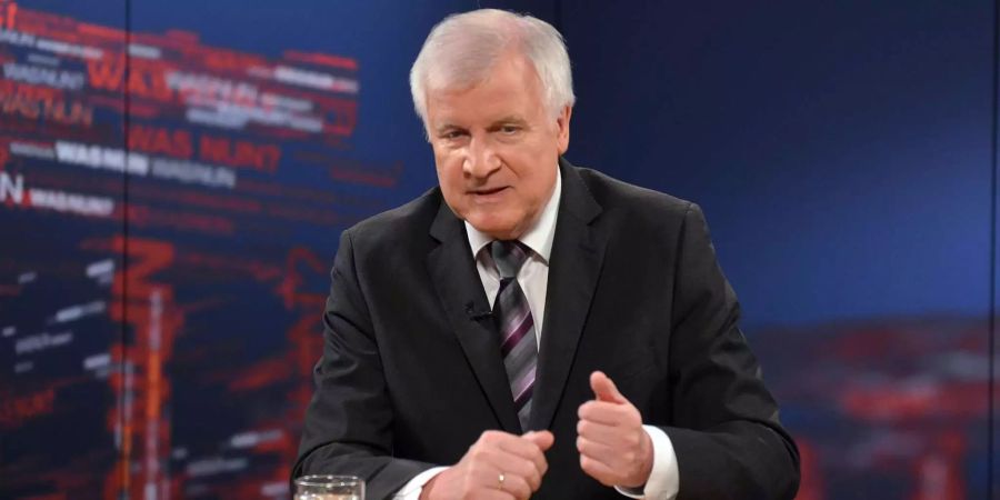 Horst Seehofer, CSU-Vorsitzender und Bundesinnenminister, sitzt in der ZDF-Sendung «Was nun, Herr Seehofer?».