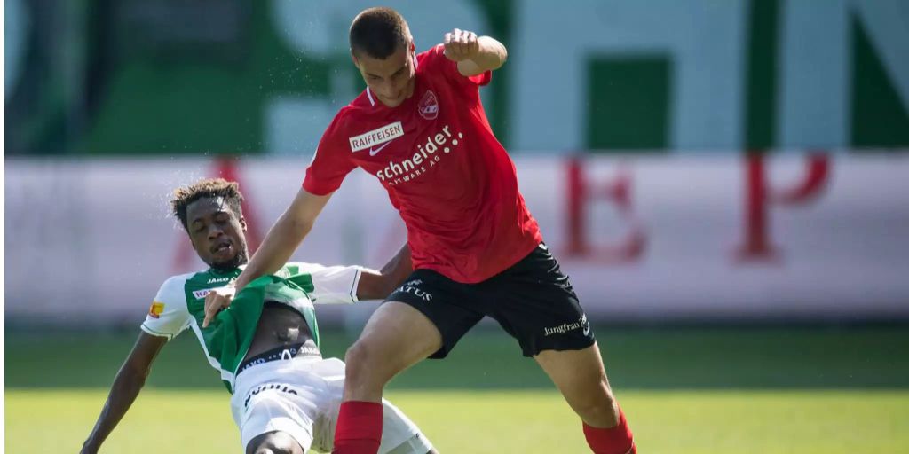 Der Fc Thun Und Der Fc St Gallen Im Duell In Der Super League