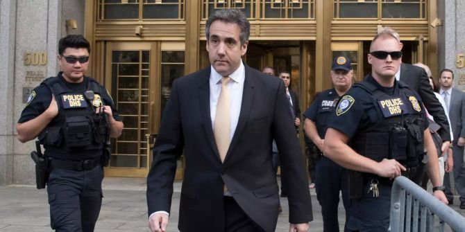 Michael Cohen verlässt das Gericht.