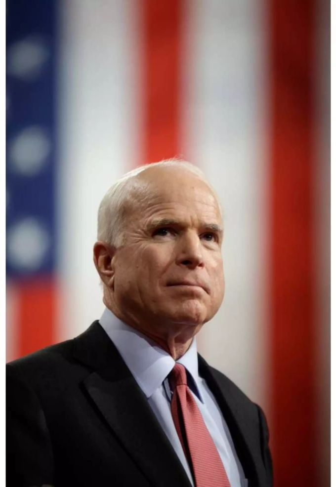 John McCain mit entschlossenem Blick – noch vor seiner Krebs-Erkrankung. John McCain mit entschlossenem Blick – noch vor seiner Krebs-Erkrankung.