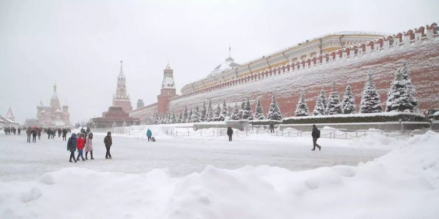 Auch am Wochenende fiel in Moskau wieder viel Neuschnee.