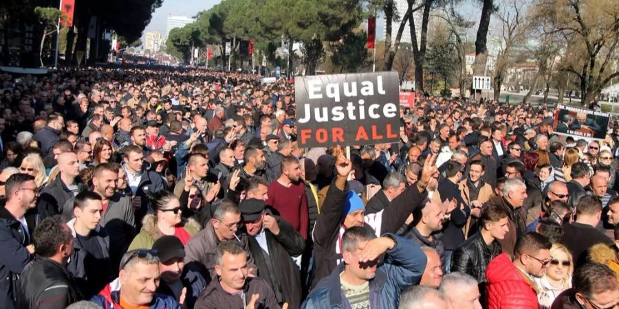 Sozialisten und Konservative bekämpfen sich in Albanien seit Jahrzehnten.