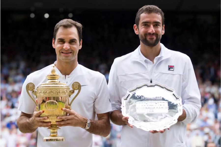 Im gleichen Jahr doppelt Federer nach und gewinnt den Final in Wimbledon gegen Marin Cilic in fünf Sätzen mit 6:3, 6:1, 6:4.