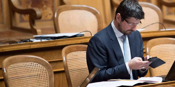 Yannick Buttet tritt aus dem CVP-Präsidium zurück. Yannick Buttet tritt aus dem CVP-Präsidium zurück.