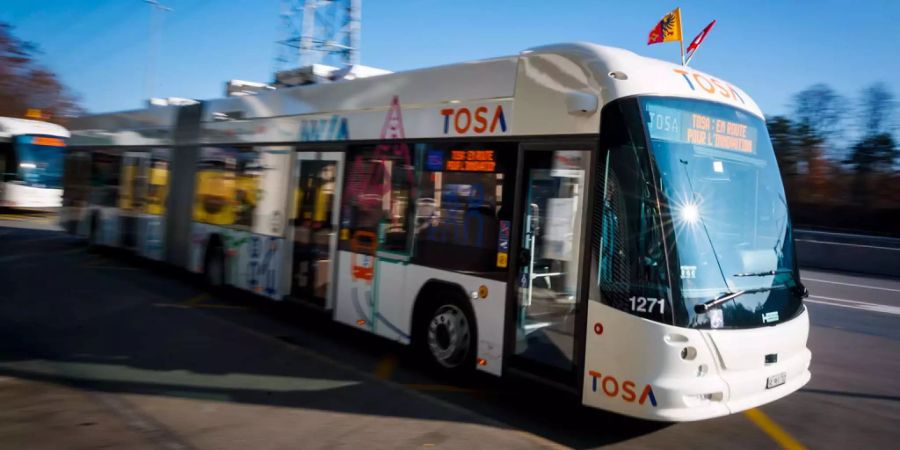 Die ersten Busse mit dieser Schnellladetechnologie verkehren auf der Bus-Linie 23 zwischen dem Flughafen Genf-Cointrin und Carouge.