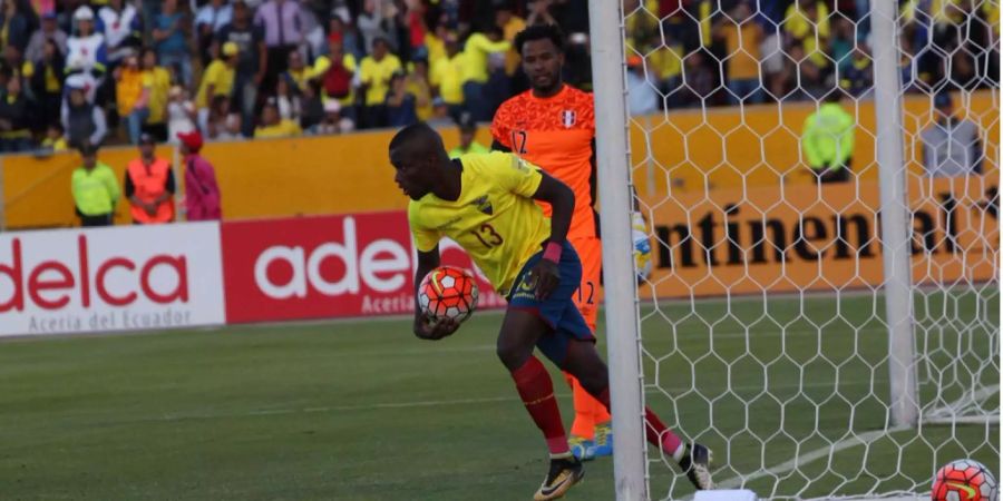 Der ecuadorianische Natispieler Enner Valencia wandelte eher auf den Spuren von Canizares, als er eine Teetasse fallen liess und sich an den Scherben den grossen Zeh aufschlitzte.