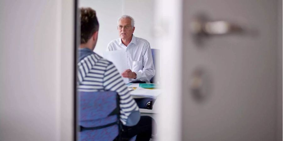 20 Face to Face-Interviews verlangt das Umfrageinstitut LINK, sonst gibt es keinen Lohn für die obligatorische Schulung. (Symbolbild)