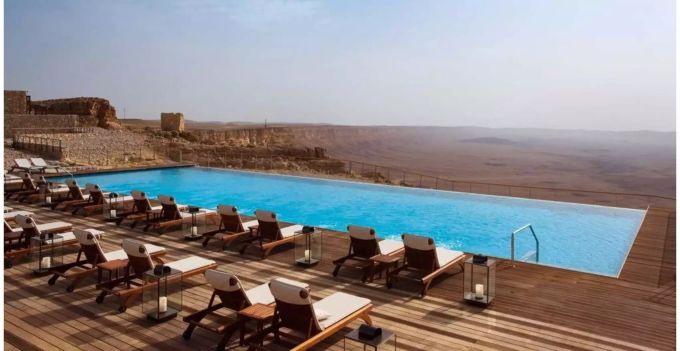 Infinity-Pool in Israel.