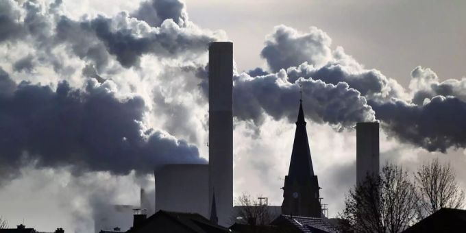 Die Niederlande werden ihre Klimaziele verfehlen (Symbolbild). Ein Braunkohlekraftwerk in Deutschland.
