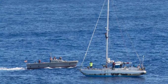 5 Monate auf See - US Navy rettet 2 Seglerinnen und ihre Hunde