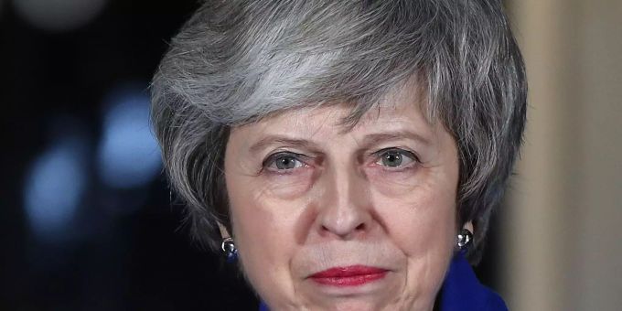 Theresa May will am Montagnachmittag eine Alternative zu ihrem Brexit vorlegen. Theresa May an der 10 Downing Street.