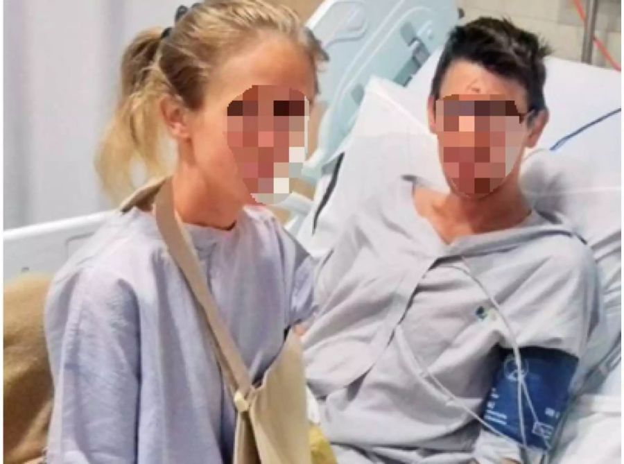 Marie D. (24) mit gebrochenem Arm, Quentin C. (24) mit Schädelbruch, in einem indischen Spital.