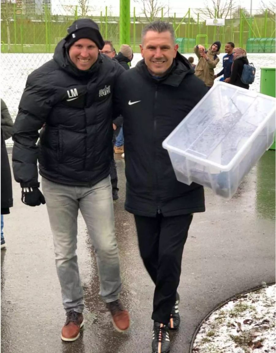 FCZ-Coach Ludovic Magnin in einem freundschaftlichen Gespräch mit Ex-Aarau Spieler und heutigem Stürmertrainer Petar Aleksandrov.