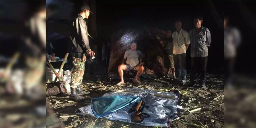 Der Bauunternehmer Premchai Karnasuta bei seiner Jadg im thailändischen Nationalpark.