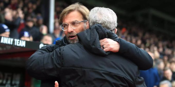 Jürgen Klopp umarmt Ex-Nati und jetzt Crystal-Palace-Trainer Roy Hodgson. Jürgen Klopp umarmt Ex-Nati und jetzt Crystal-Palace-Trainer Roy Hodgson.