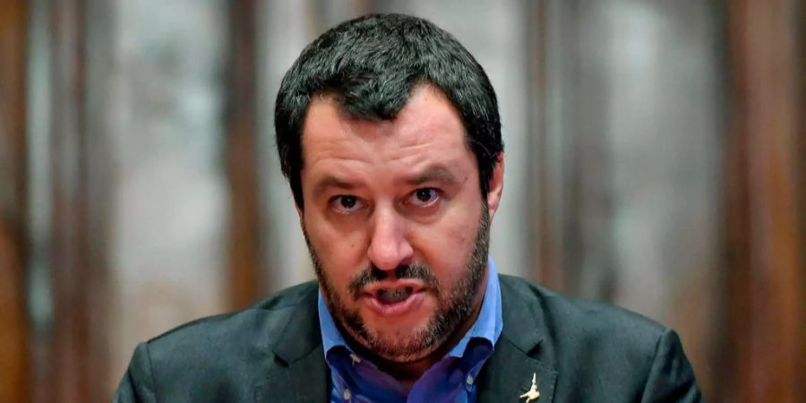 Matteo Salvini spricht sich gegen eine Absetzung des Präsidenten aus.