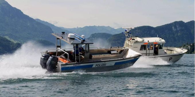 Die Wasserpolizei der Luzerner Polizei im Einsatz. Die Wasserpolizei der Luzerner Polizei im Einsatz.