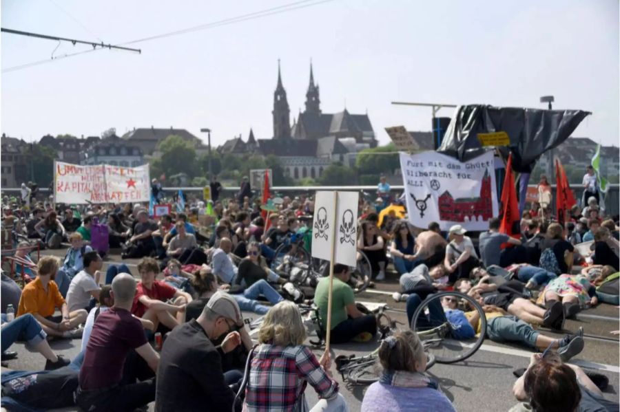 Die Demonstration fand in Basel zum vierten Mal statt. Mit dabei waren auch Kleinkinder und Rentner.