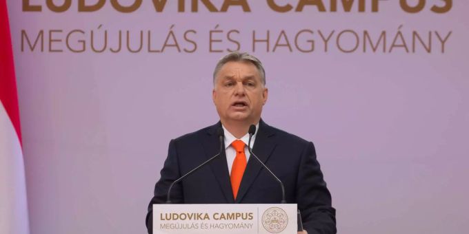 Ungarns Viktor Orban hat eine überweltigende Mehrheit im Parlament. viktor orban