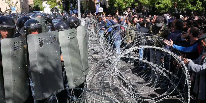 Unruhen im Zuge der Ministerpräsidentenwahl in Armenien. Unruhen im Zuge der Ministerpräsidentenwahl in Armenien.