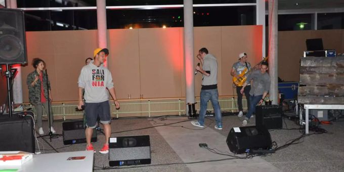 Die Organisatoren der Butterlan wollen bei jeder Ausgabe auch etwas für den Nicht-Gamer bieten. So treten am Freitag- und Samstagabend auch jeweils Bands und Dj's auf. - zvg