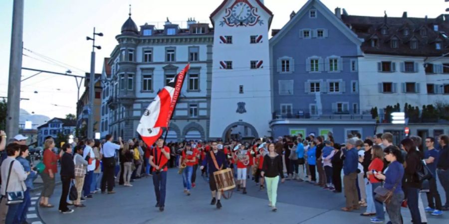 Heute Morgen um 7.00 Uhr machten sich die Churer Schulkinder auf den Weg zu den Maiensässen der Stadt.