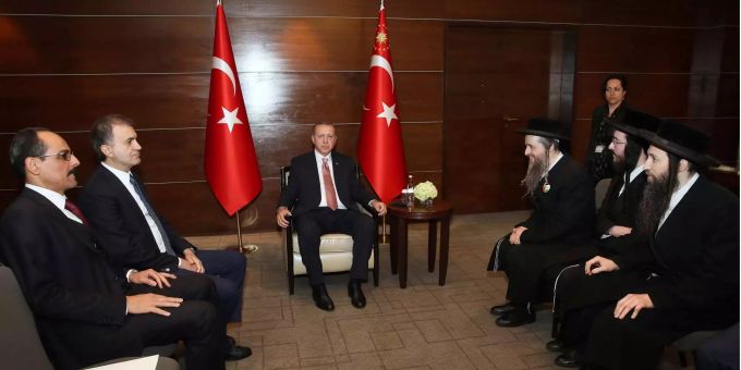 Die türkische Regierung kritisiert den Zollunion-Entscheid der EU. Die türkische Regierung kritisiert den Zollunion-Entscheid der EU.