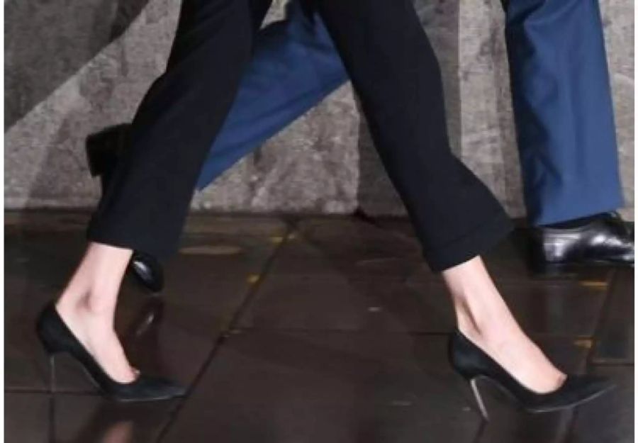 Auch bei diesen schmucken Highheels hat Meghan bewusst auf zu grosse Schuhe zurückgegriffen.