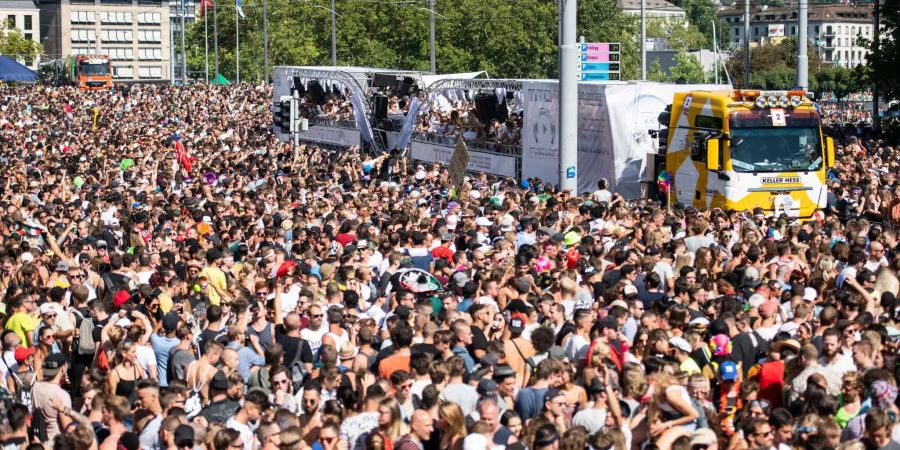 Dieses Jahr findet schon die 27. Street Parade statt. Sie gilt als grösste Techno-Party der Welt.