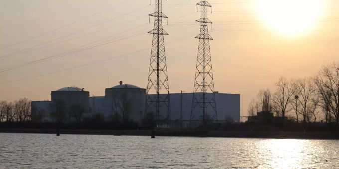 Die Ära des französischen Atomkraftwerks Fessenheim geht zu Ende – aber nicht wie geplant bereits im Sommer 2019, sondern erst Ende desselben Jahres. Die Ära des französischen Atomkraftwerks Fessenheim geht zu Ende – aber nicht wie geplant bereits im Sommer 2019, sondern erst Ende desselben Jahres.