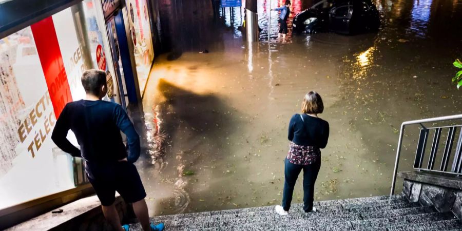 Mitte Juni suchte ein heftiges Unwetter Lausanne heim. Die Folge: Überflutete Strassen, Unterführungen, Wohnhäuser und Geschäfte.