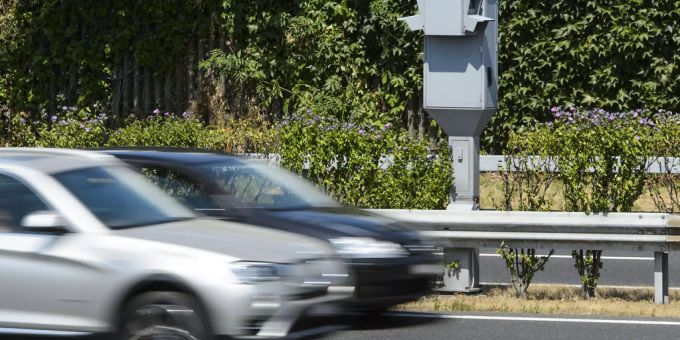 Auf Autobahn - Waadtländer Polizei erwischt Raser mit 220 km/h