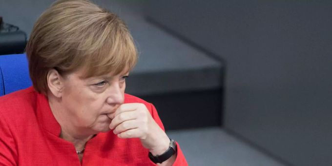 Die Bundeskanzlerin Angela Merkel steht gewaltig unter Druck: Deutschland soll die Ausgaben für die Verteidigung bis 2024 auf zwei Prozent des Bruttoinlandprodukts (BIP) steigern. Die Bundeskanzlerin Angela Merkel steht gewaltig unter Druck: Deutschland soll die Ausgaben für die Verteidigung bis 2024 auf zwei Prozent des Bruttoinlandprodukts (BIP) steigern.