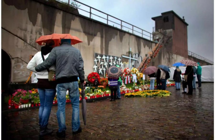 An der Unglückstelle finden sich Angehörige jedes Jahr am 24. Juli ein und trauern um die Opfer.