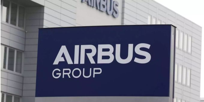 Das Logo des Flugzeugbauers Airbus Group. airbus a350