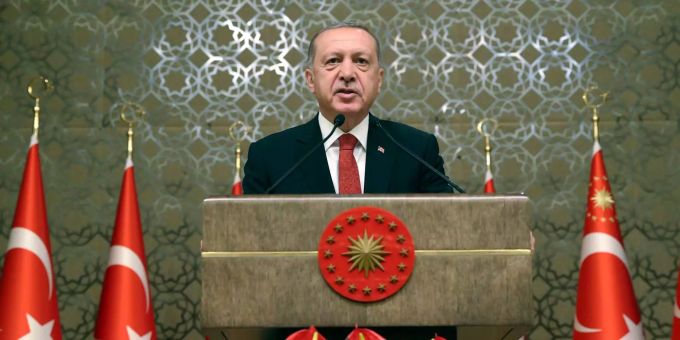 Fünf krempelt in der Türkei kräftig um. Fünf krempelt in der Türkei kräftig um.